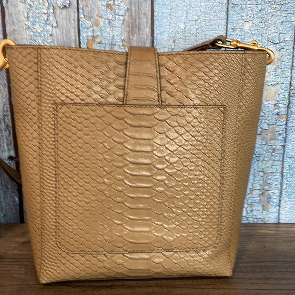 Dooney & Bourke Brynn tote.​​ - Picture 4 of 15